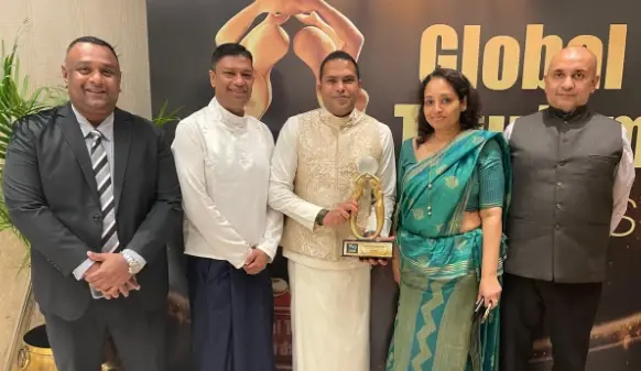 Sri Lanka tourism board receiving Global Tourism Award