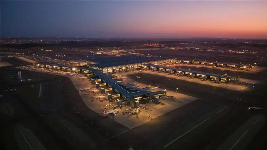 Three Turkish Airlines planes taking off simultaneously from Istanbul Airport’s parallel runways during historic triple operations launch.