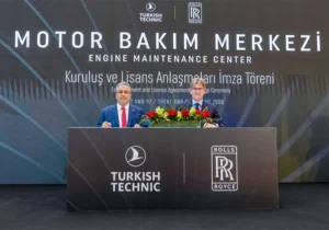 Turkish Technic Chairperson of the Board and the Executive Committee Ahmet Bolat (L) and Rolls-Royce Civil Aviation President Rob Watson (R)